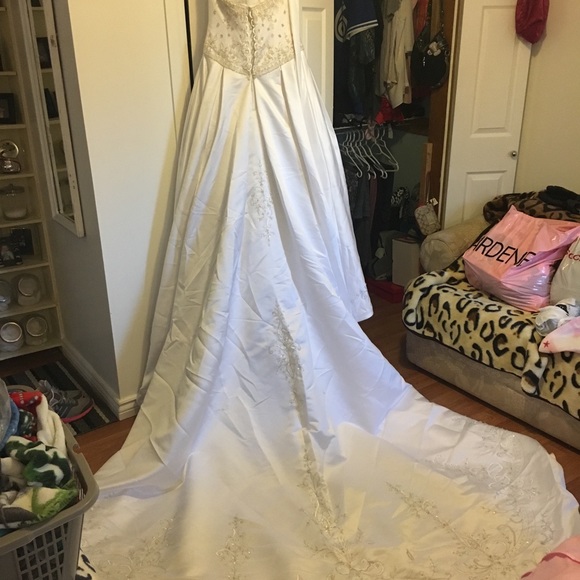 Wedding dress - Picture 5 of 10